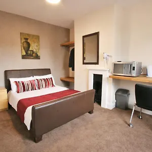 By Roomsbooked Hotel Cheltenham
